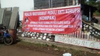 Warga Desa Jatiwaras Pasang Spanduk Dukung APH Menyelidiki Kasus Dugaan Penyelewengan Dana Desa (DD) TA. 2024