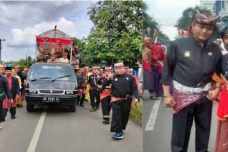 Wakil Ketua Panglima Penggittokh Alam Mirja YB Dukung Pakaian Adat Dan Bahasa Tanggamus Wakil Ketua Panglima Penggittokh Alam Mirja YB Dukung Pakaian Adat Dan Bahasa Tanggamus