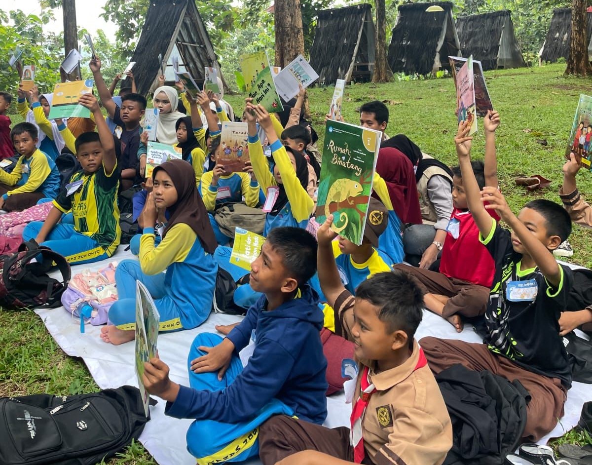 KKN Universitas Singaperbangsa Karawang Sukseskan Sekolah Alam di Bukit Cinta