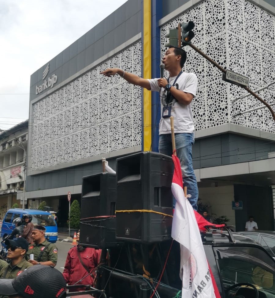 LSM Trinusa DPD Jawa Barat Gelar Aksi Demo di Depan Kantor Bank BJB
