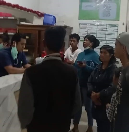 Protes Keluarga Pasien Pridolin Umbu Talu Oli Lambatnya