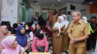 Pj. Wali Kota Cimahi Meninjau Pelaksanaan Pemeriksaan Kesehatan Gratis