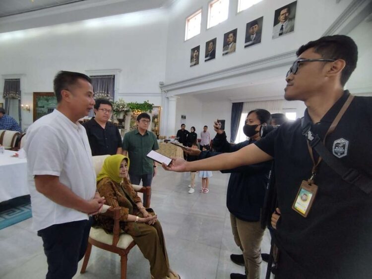 Bey Machmudin Bernostalgia Bersama Keluarga Yogie S Memet di Gedung Pakuan