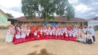 Perpustakaan Keliling Tim KKN Unsika 2025 Desa Cintawargi: Solusi untuk Tingkatkan Literasi Siswa Sejak Dini