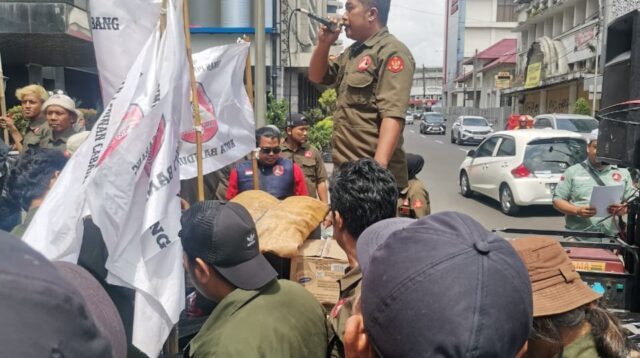 LSM Trinusa DPD Jawa Barat Gelar Aksi Demo di Depan Kantor Bank BJB: Tuntut Pertanggungjawaban atas Dana Iklan