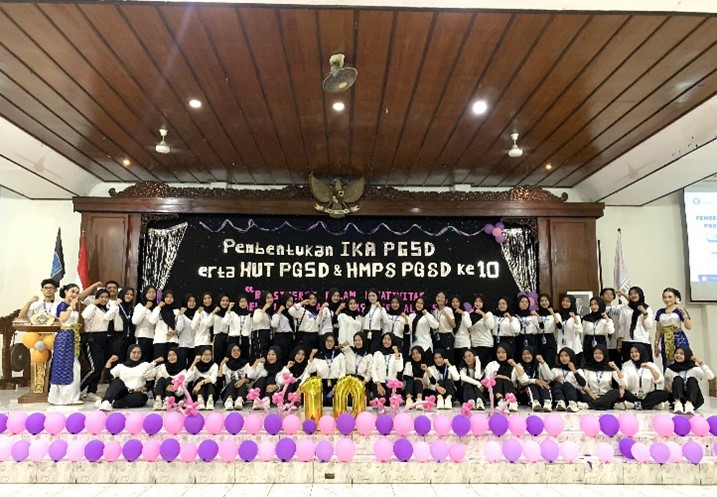 HUT HMPS dan Prodi PGSD Unisri Surakarta ke-10: Pembentukan IKA PGSD dan HMPS PGSD Bertema "Bersinergi Dalam Kreativitas Menuju Generasi Emas Berkualitas"