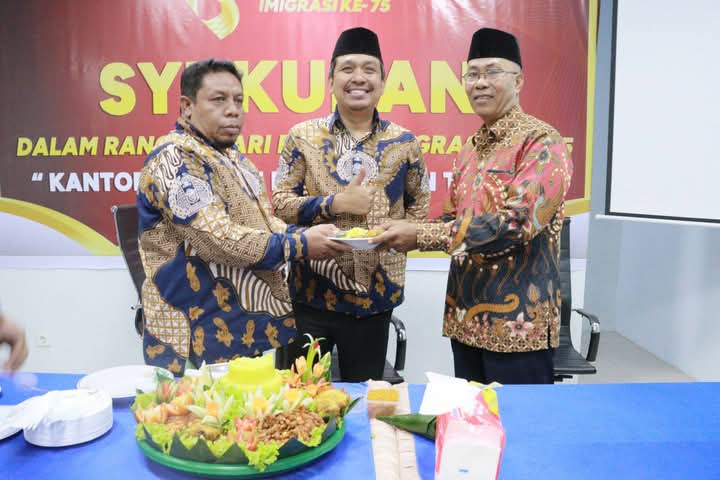 Peringati HBI Ke-75 Kantor Imigrasi Kelas II Non TPI Bima Gelar Syukuran