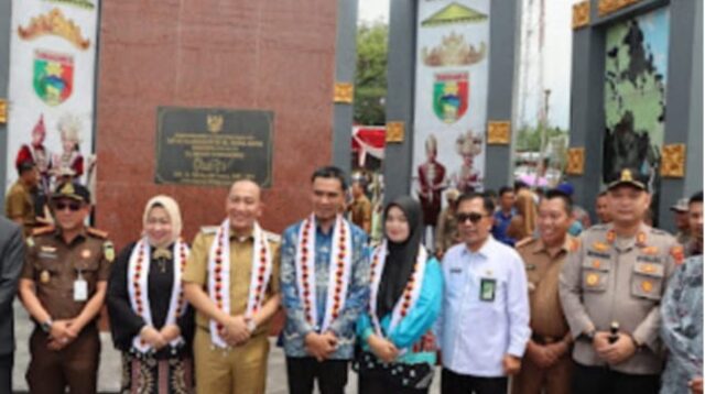 "Pj Bupati Tanggamus Resmikan Taman Soekarno sebagai Ruang Publik Bersejarah di Kota Agung"