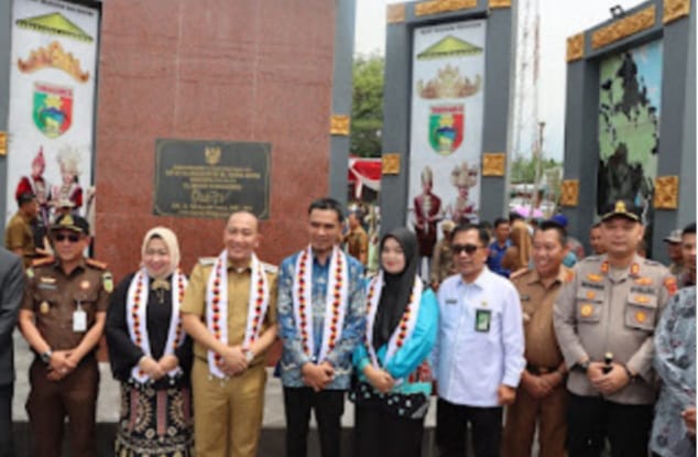 "Pj Bupati Tanggamus Resmikan Taman Soekarno sebagai Ruang Publik Bersejarah di Kota Agung" "Pj Bupati Tanggamus Resmikan Taman Soekarno sebagai Ruang Publik Bersejarah di Kota Agung"