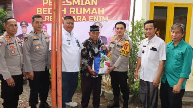 Warga Desa Tanjung Jati, Terimakasih Program Bedah Rumah Dari Polres Muara Enim,