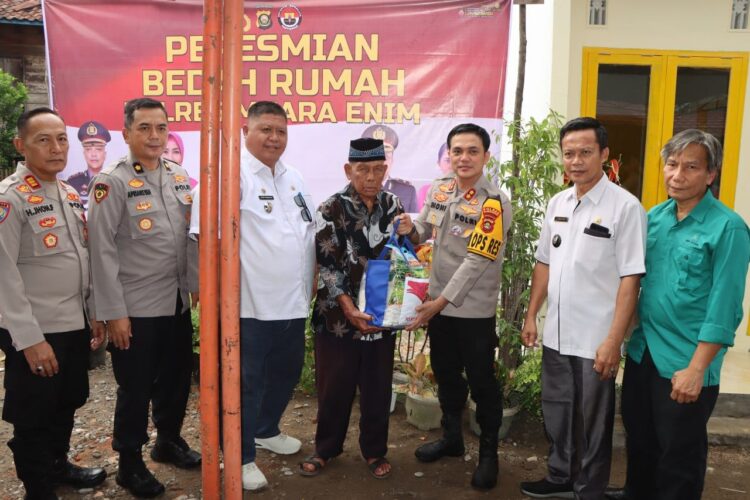 Warga Desa Tanjung Jati, Terimakasih Program Bedah Rumah Dari Polres Muara Enim,
