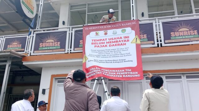 Pemkab Bandung Pasang Spanduk Peringatan pada Tempat Usaha Nakal, Tekankan Kepatuhan Pajak untuk Capai Target PAD 2025