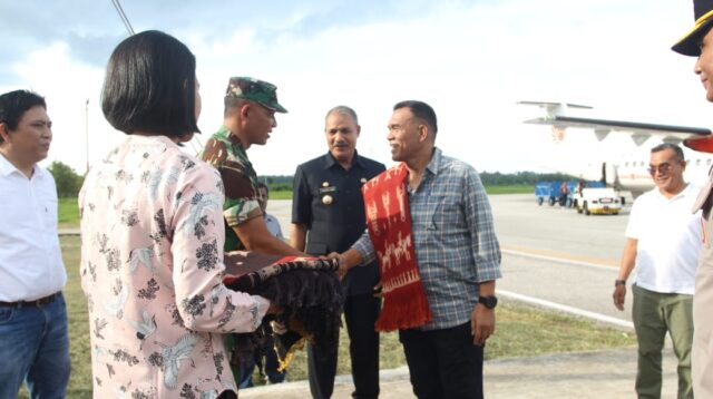 Dandim 1601/Sumba Timur Bersama Forkopimda Sambut Kedatangan Kapolda NTT di Polres Sumba Timur