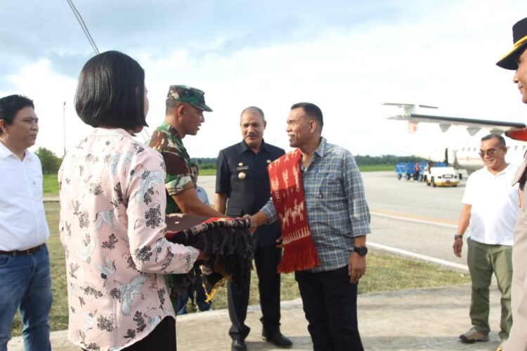 Dandim 1601/Sumba Timur Bersama Forkopimda Sambut Kedatangan Kapolda NTT di Polres Sumba Timur