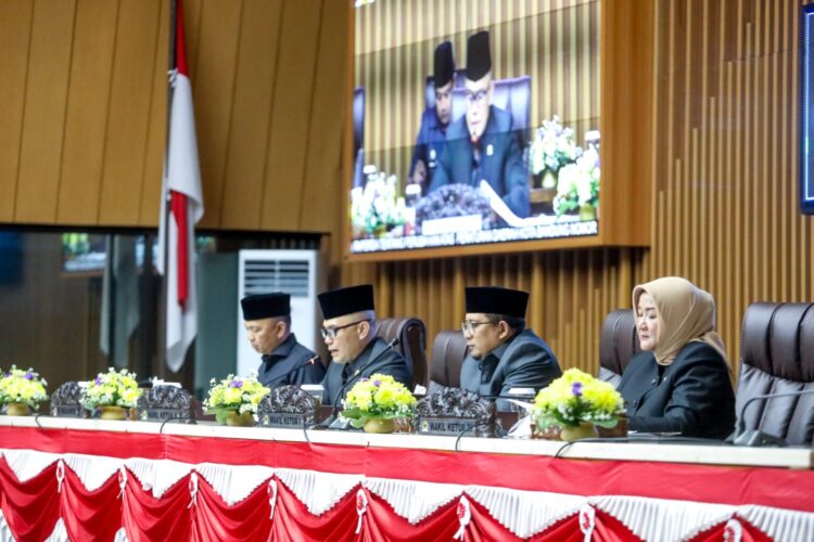 Usulan Raperda Pajak dan Retribusi Daerah, Pj Wali Kota Bandung Sampaikan Jawaban Atas Pandangan Fraksi