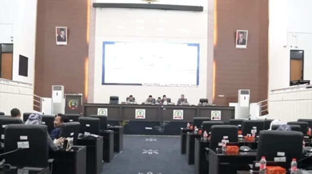 DPRD Karawang Gelar Rapat Sidang Paripurna Umumkan Masa Reses II 2024 - 2025