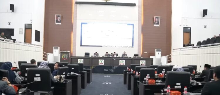 DPRD Karawang Gelar Rapat Sidang Paripurna Umumkan Masa Reses II 2024 - 2025