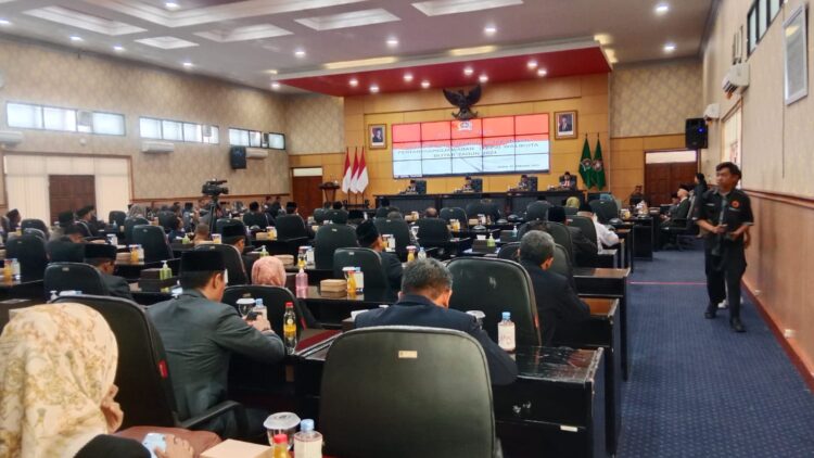 Rapat Paripurna: Penyampaian Laporan Pertanggungjawaban (LKPJ) Wali Kota Blitar 2024