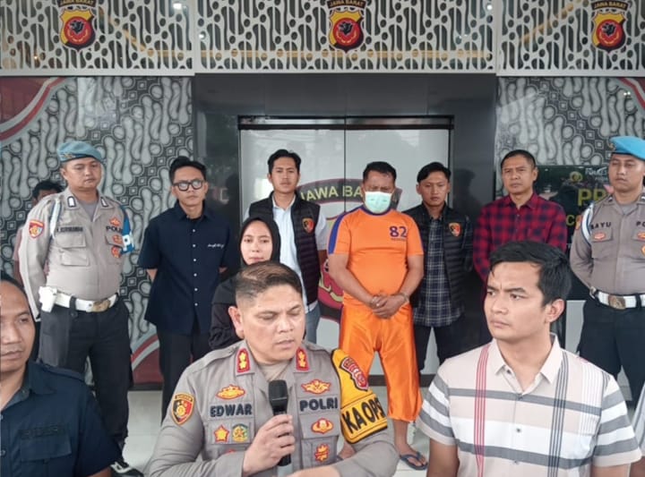 Gelar Konferensi Pers, Kades Cabangbungin (DPO) Berhasil Diringkus Sat Reskrim Polres Karawang
