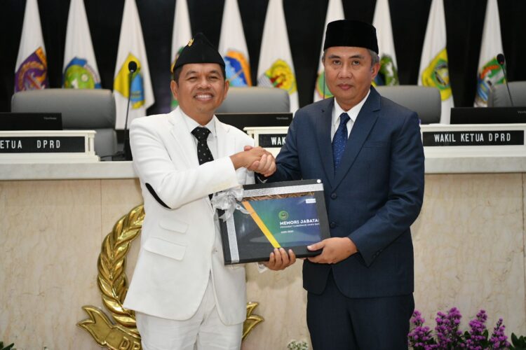 Bey Machmudin Sampaikan Perpisahan di Rapat Paripurna DPRD Jabar