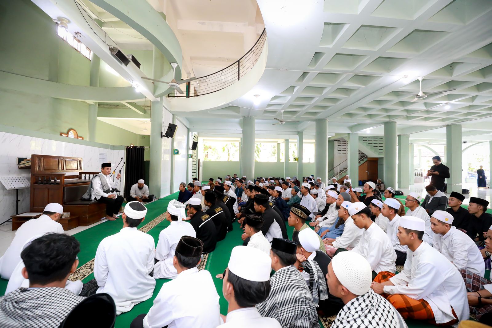 Wakil Wali Kota Bandung Erwin Berikan Pembekalan Life Skill kepada Santri,