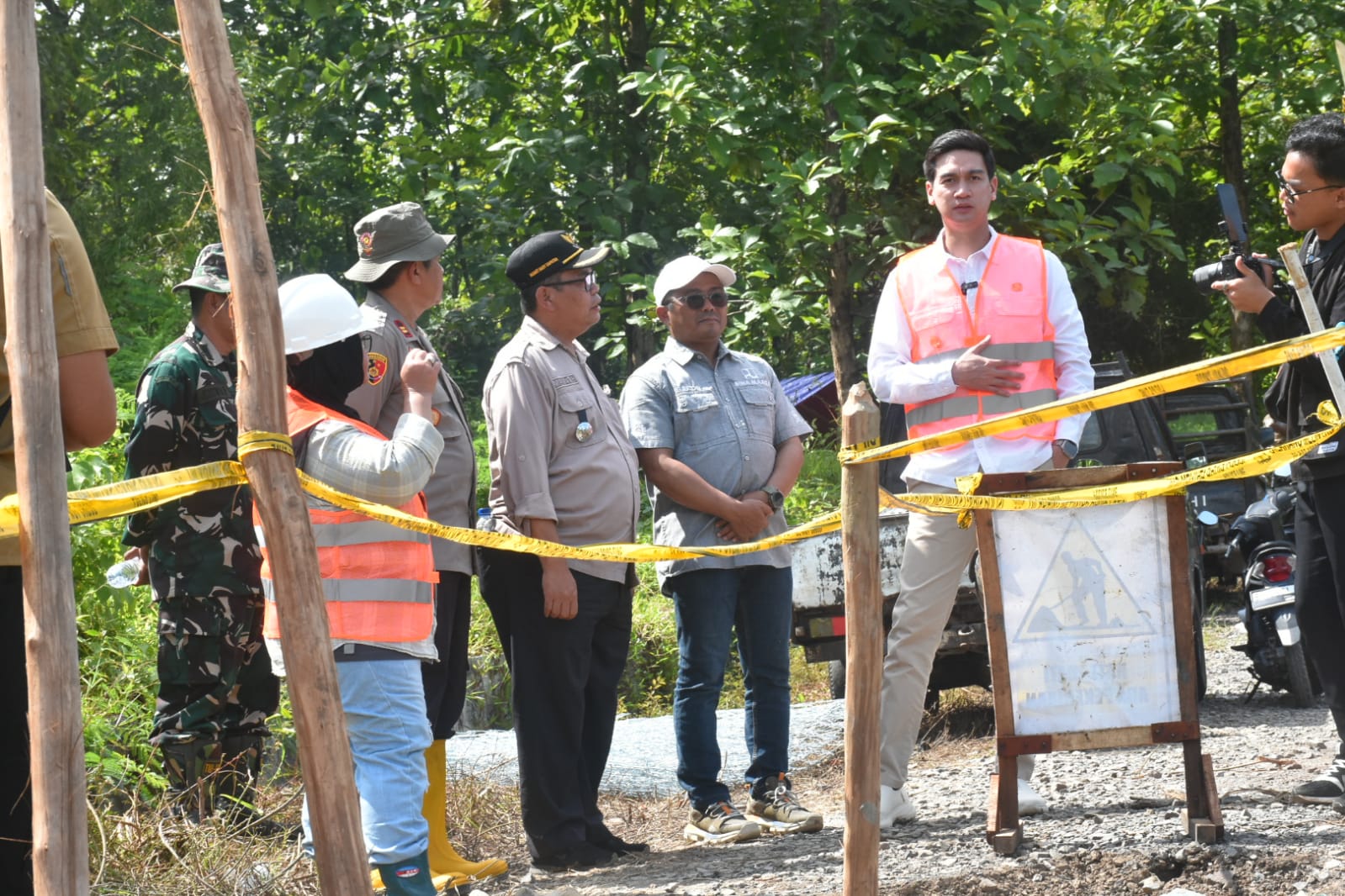 Jalan Haur Papak Surian Diperbaiki, Wabup Fajar Aldila Janji Terus Perjuangkan Akses yang Lebih Baik