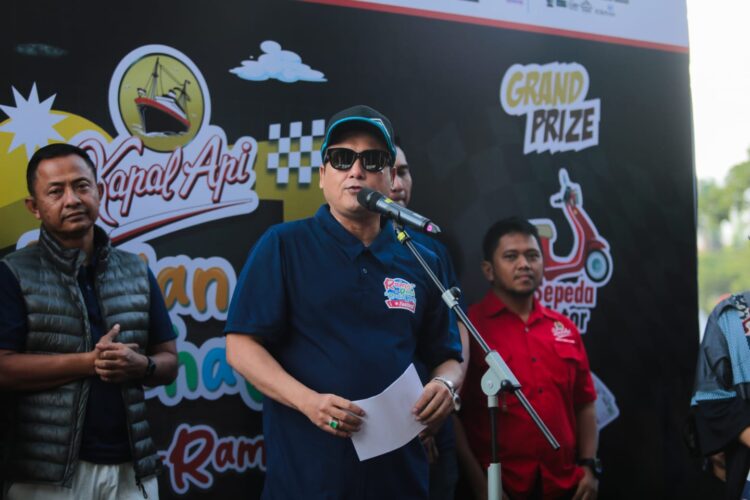 Wakil Wali Kota Bandung Erwin Ajak Warga Jaga Kebugaran Lewat Jalan Sehat di Festival Radio Cakra