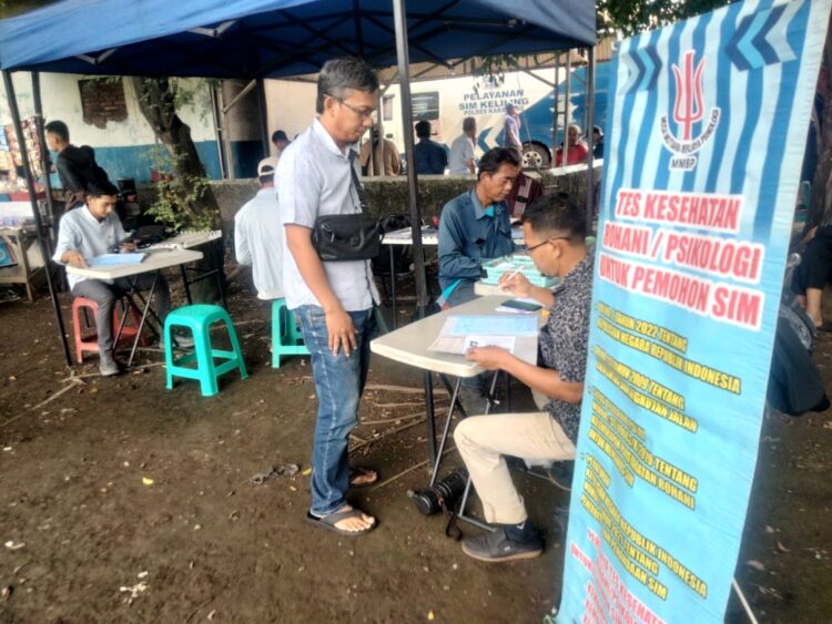 Gerai Pelayanan SIM Keliling Satlantas Polres Karawang Hadirkan Kemudahan