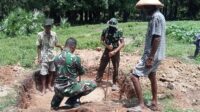 Gotong Royong Satgas TMMD Kodim 1601/Sumba Timur Bersama Warga Bangun MCK Umum