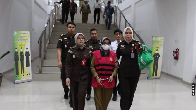 Oknum Bendahara Desa Di Muara Enim Pakai Baju Tahanan, Kasus Dugaan Korupsi Bersama Oknum Kades Oknum Bendahara Desa Di Muara Enim Pakai Baju Tahanan, Kasus Dugaan Korupsi Bersama Oknum Kades