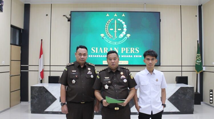 Oknum Bendahara Desa Di Muara Enim Pakai Baju Tahanan, Kasus Dugaan Korupsi Bersama Oknum Kades