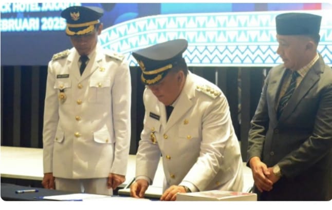 Bupati Tanggamus Moh. Saleh Asnawi dan Wakil Bupati Agus Suranto Resmi Terima Jabatan dari Pj. Bupati Mulyadi Irsan