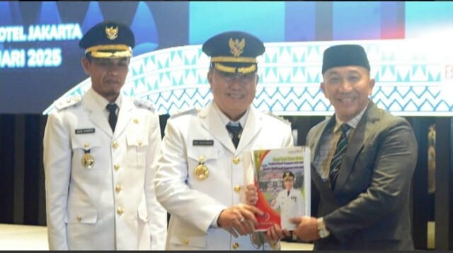 Bupati Tanggamus Moh. Saleh Asnawi dan Wakil Bupati Agus Suranto Resmi Terima Jabatan dari Pj. Bupati Mulyadi Irsan