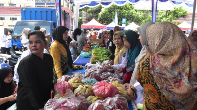 Tindaklanjuti Arahan Bupati Muchendi, Pemkab OKI Gelar Pasar Murah dan Layanan Publik Serentak