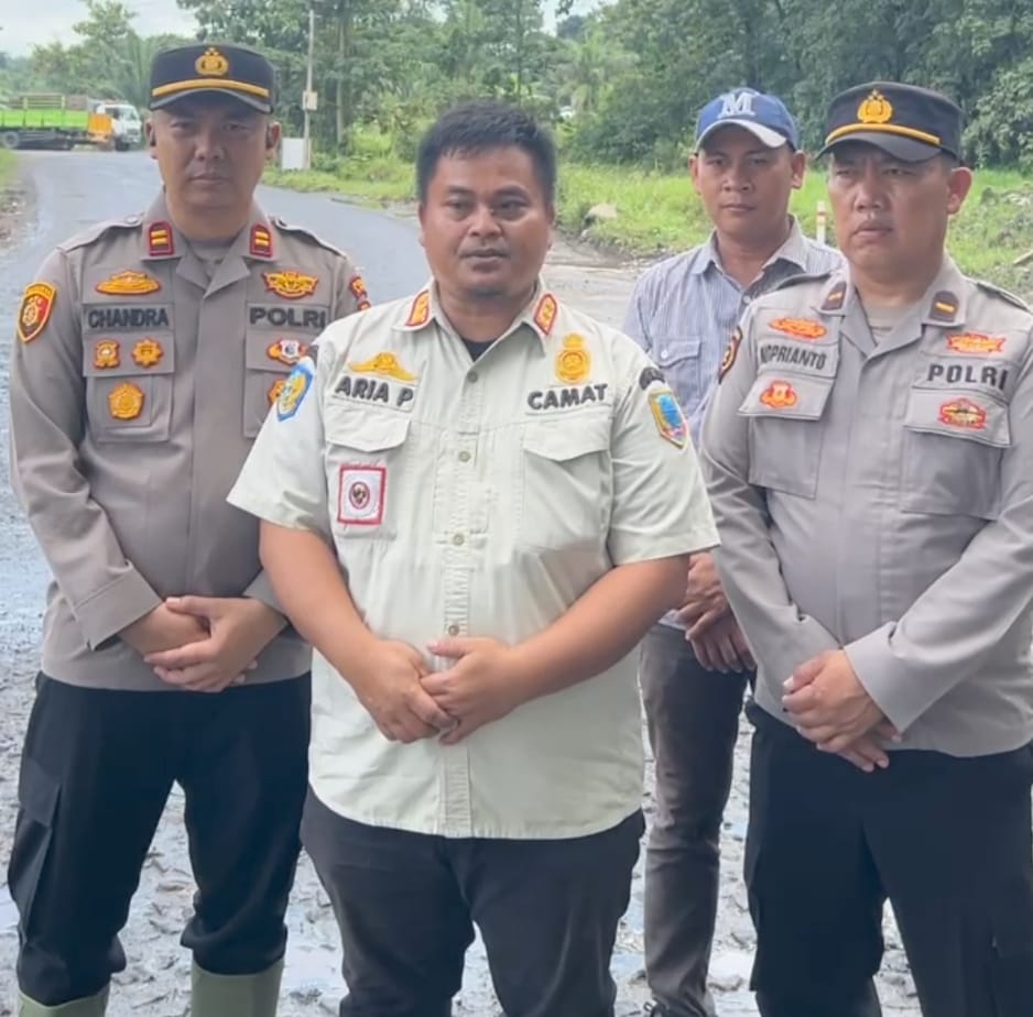 Banyaknya Lubang Di Jalan Aria Pulun.SE Himbau Pengguna Jalan