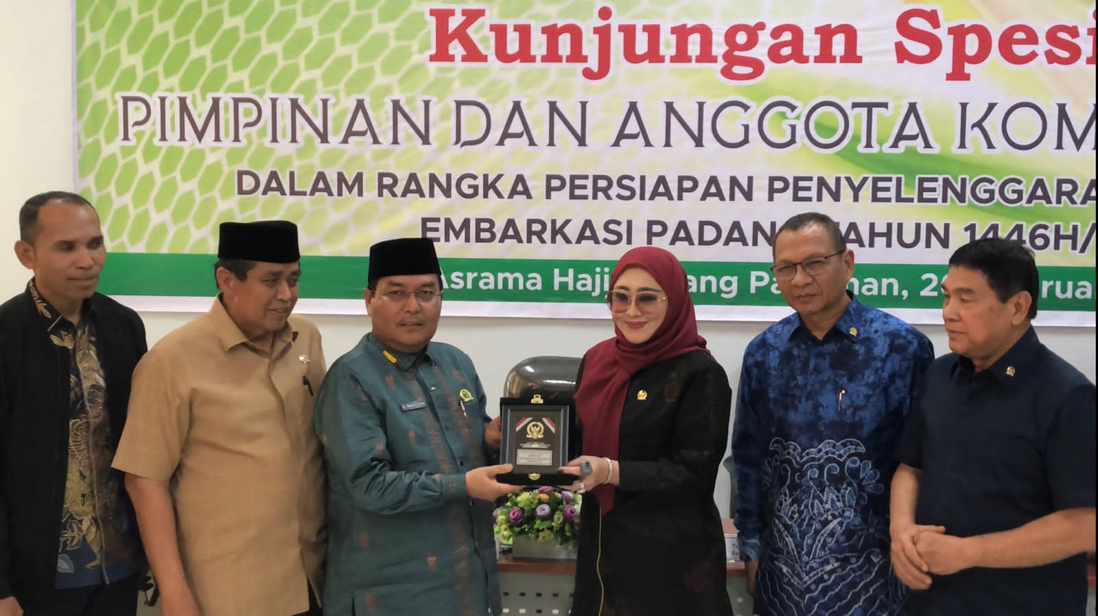 Tinjau Persiapan Haji di Embarkasi Padang, Lisda Hendrajoni Tekankan Evaluasi Sistem