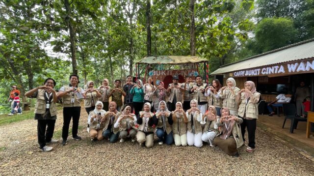 Mahasiswa KKN Unsika Gandeng UMKM Lokal Gelar Kegiatan Festivillage UMKM di Bukit Cinta Wanawali