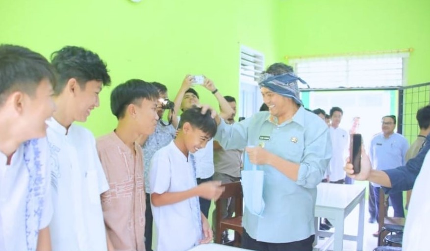 Wakil Walikota Tasikmalaya Resmikan Program Makan Bergizi Gratis di SMPN 12