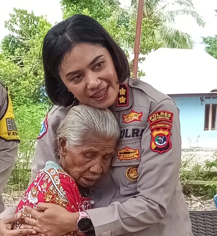 Asa Petronela Tilis Kembali Bersinar di Pelukan Kapolres TTU