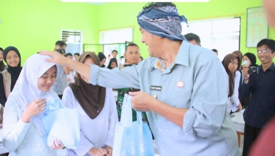 Wakil Walikota Tasikmalaya Resmikan Program Makan Bergizi Gratis di SMPN 12