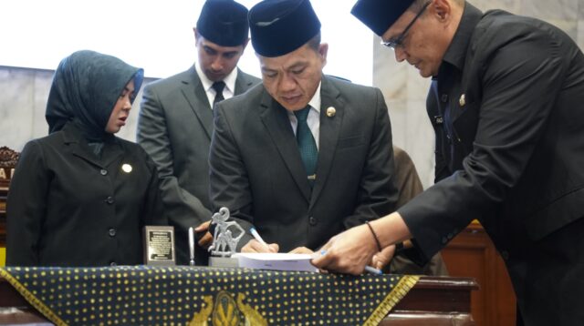 Perda Gedung dan Bangunan Disahkan, Bupati Bandung: Tidak Boleh Ada Rumah Membelakangi Sungai