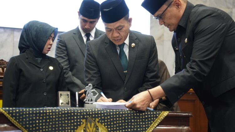 Perda Gedung dan Bangunan Disahkan, Bupati Bandung: Tidak Boleh Ada Rumah Membelakangi Sungai