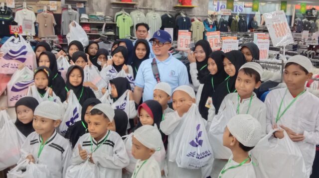 Aksi Mulia H. Deden Mulyana: Wujudkan Mimpi Anak Yatim Belanja Sepuasnya di Mall
