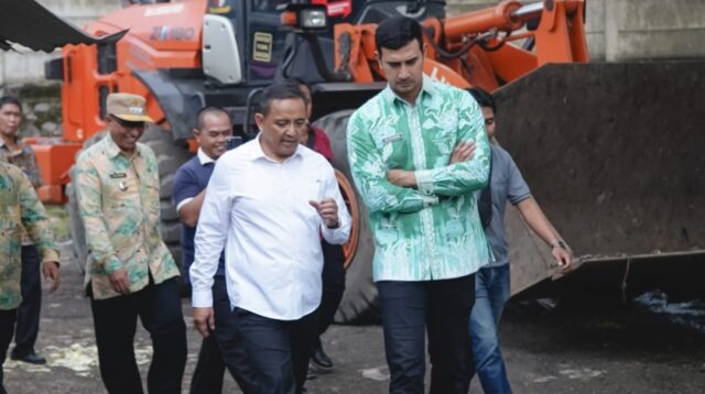 Wabup Ali Syakieb Pimpin Opsih Gunungan Sampah Pasar Cileunyi
