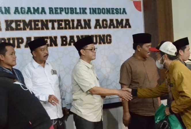 Kemenag Kabupaten Bandung Tebar Berkah Ramadan, 750 Bingkisan untuk Mustahik