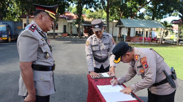 Mutasi, Kapolres Manggarai Barat Lantik dan Sertijab Enam Pejabat Utama di Labuan Bajo