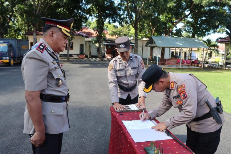 Mutasi, Kapolres Manggarai Barat Lantik dan Sertijab Enam Pejabat Utama di Labuan Bajo