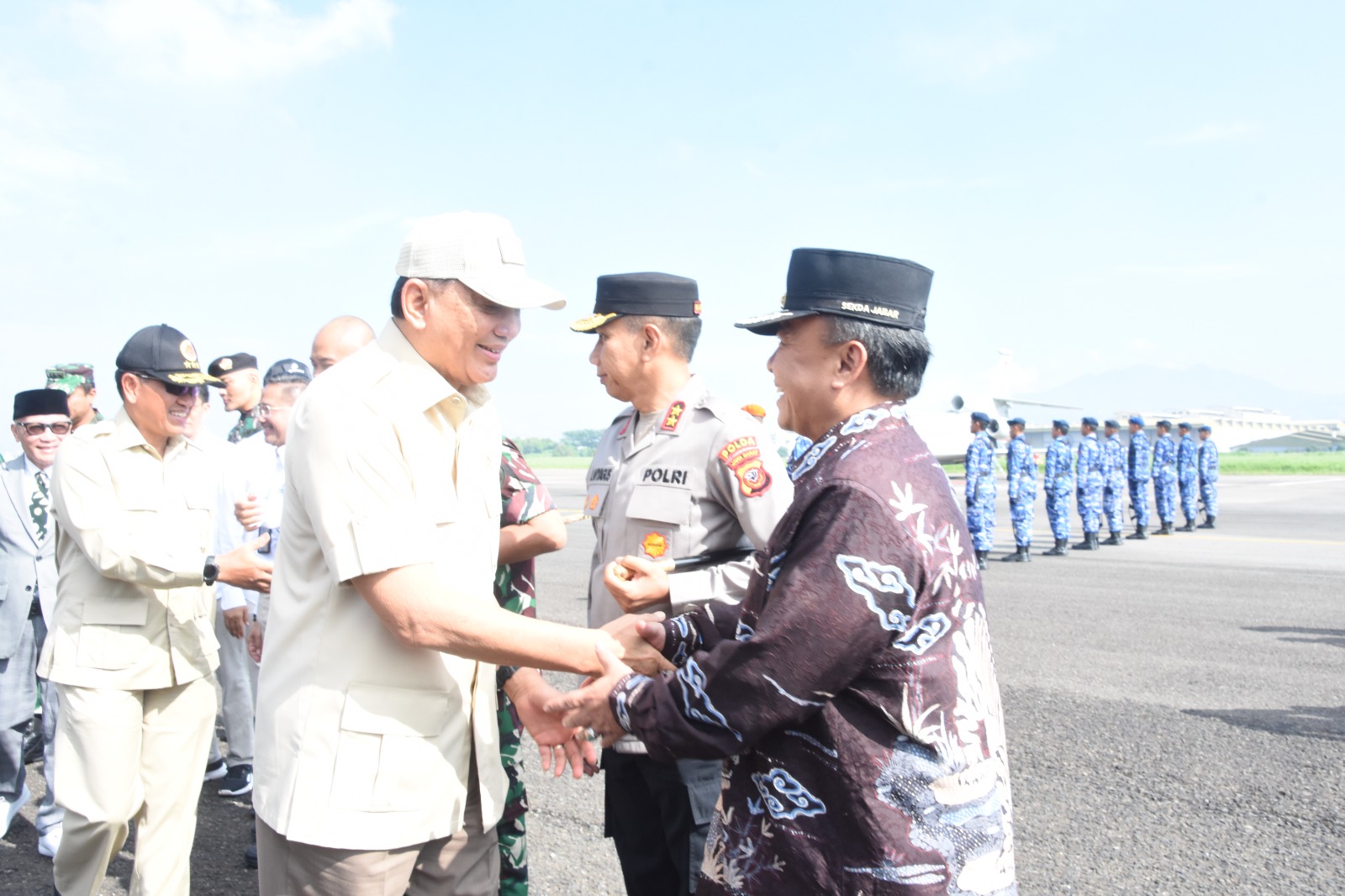 Menhan Serahkan Maung MV3 Buatan Pindad di Lanud Husein