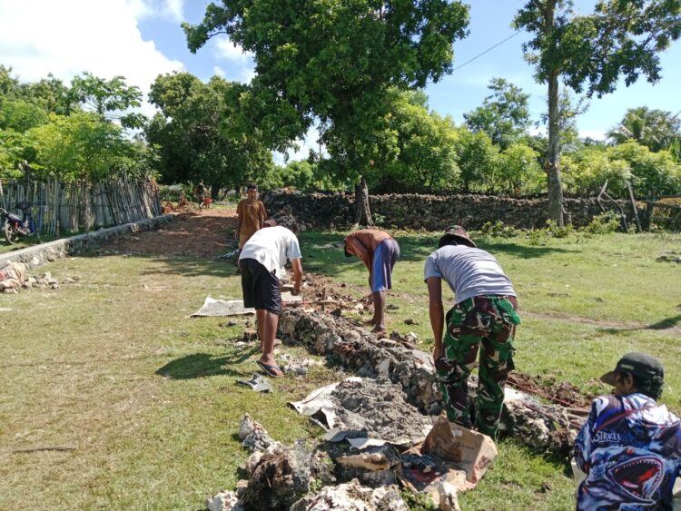 TMMD Ke- 123 Kodim 1601/Sumba Timur Terus Kebut Perbaikan Jalan Menuju GKS Hanggoro TMMD Ke- 123 Kodim 1601/Sumba Timur Terus Kebut Perbaikan Jalan Menuju GKS Hanggoro