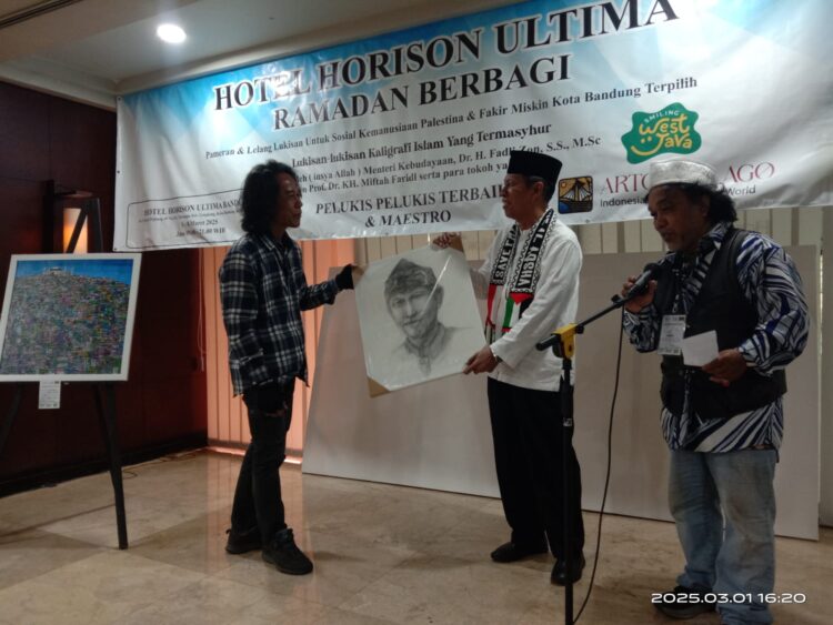 Pembukaan Pameran dan Lelang Lukisan untuk Kemanusiaan di Hotel Horison Bandung